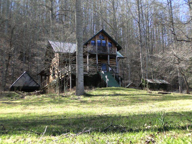 3 bedroom custom log home estate for sale in the mountains of Franklin NC, Bald Head Realty Franklin NC, John Becker Bald Head
